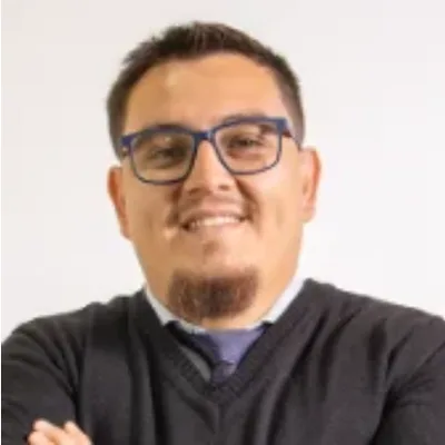 Claudio Castro, AZ Consultores